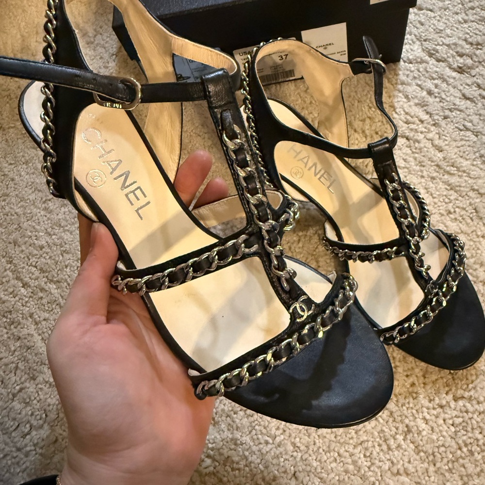 CHANEL Black Sandals with Chain Detail - Picture 3 of 6